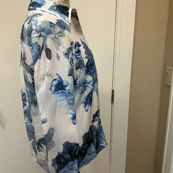 NWT Alice + Olivia Willa White/Blue Floral Silk Top Sz. MEDIUM - Picture 3 of 6